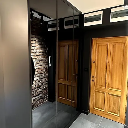 Designerskie Dwupokojowe Mieszkanie W Centrum *
